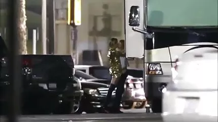 Zwanger meisje in rood kousen lesbische seksfilm anaal geneukt door haar minnaar