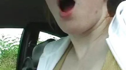 Meisje in de keuken gaf doggy stijl een Realtor lul en slikte romantische seksfilm zijn sperma