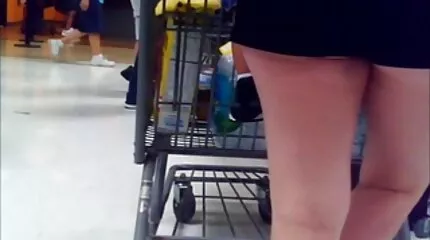 Verschillende blanke mannen neuken een zwarte schoonheid in verschillende oma seksfilm poses