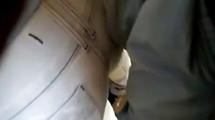 Rondborstige lesbische seksfilm moeder neukt in de keuken met jong guy