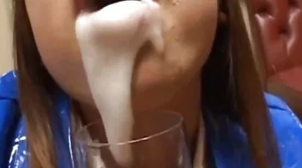 Brunettes gratis korte seksfilms nemen om de beurt kutjes vervangen voor de harde lul van hun vriend