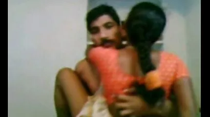 Twee lesbiennes in de sauna ontdaan een werknemer van de spa gratis lange seksfilms resort en likte haar heet poesje