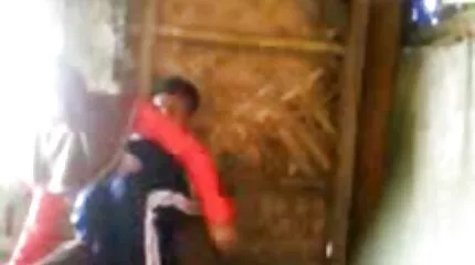 Blonde en haar vriend op de bank neuken met seksfilm gratis een Zhigalo