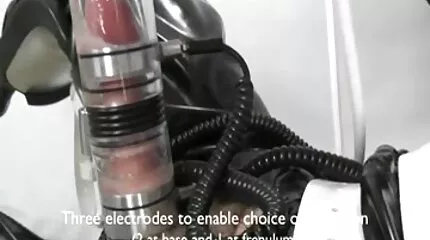 Lesbiennes geannuleerd gaan naar de films mooie seksfilms en masturberen elk anderen geschoren vagina ' s