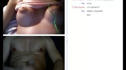 Kale hollandse seksfilms man op het strand neukt een schoonheid en brengt haar naar een orgasme