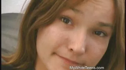 De seks film gratis man dwong het meisje om te zuigen en plantte de lul in haar kap