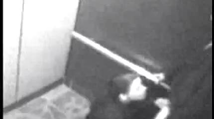 Adembenemend meisje masturbates geschoren gratis seksfilms speelbal pene