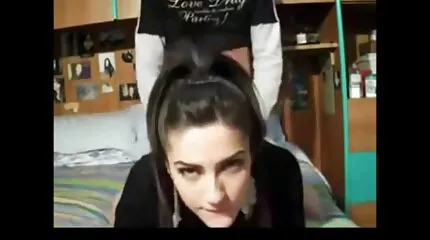 De man neukte zijn vriendin in de mond en neukte haar lul gratis seksfilms