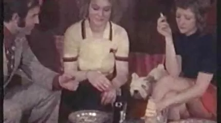 Na een hete pijpbeurt neukte de man zijn blonde recht in de keuken vlaamse seksfilms