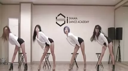 Spaanse vrouw na lesbische seksfilm voorspel strelen heeft seks