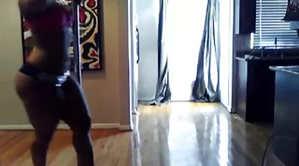 Blondie babe zuigt een man en springt haar kutje op gratis seks film zijn harde lul